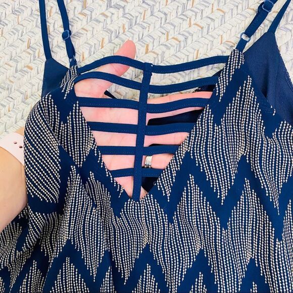 Ya Los Angeles navy tan zig zag romper lar… - Picture 4 of 9
